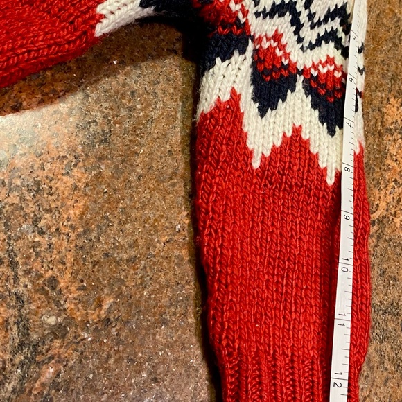 Mommy and child Canadiana matching sweaters - Picture 15 of 15